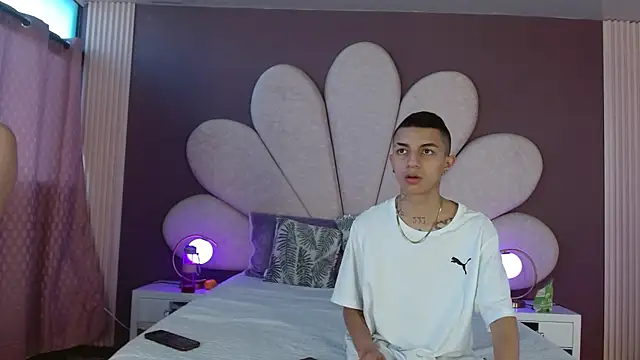 NickandAbby  online show from 10, 9, 2025