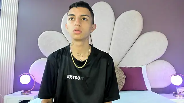 NickandAbby  online show from 13, 4, 2026