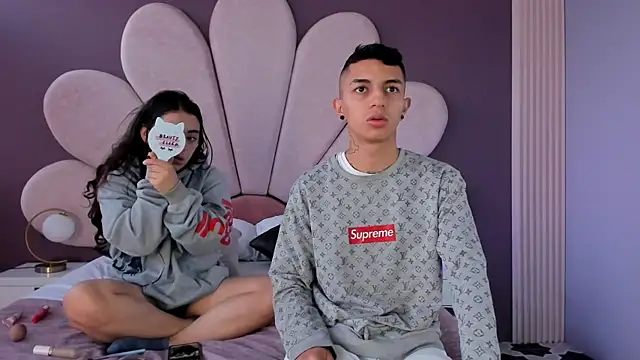 NickandAbby  online show from 24, 10, 2025