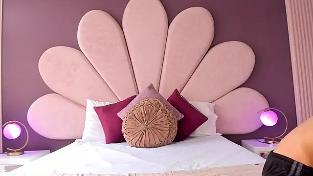 NickandAbby  online show from 15, 4, 2026