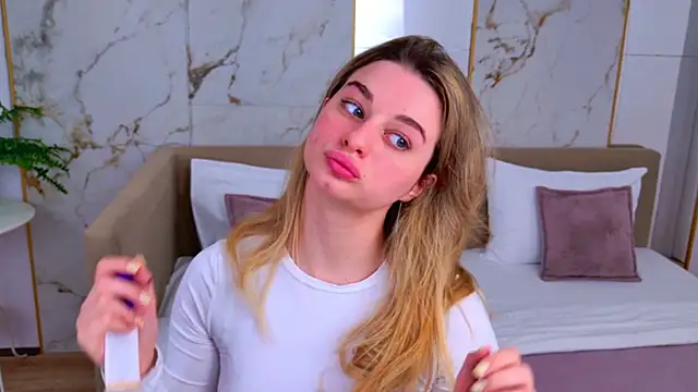 SweetyLicky online show from 18, 4, 2026