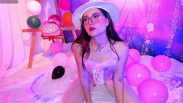 ViviLove  online show from 4, 10, 2025