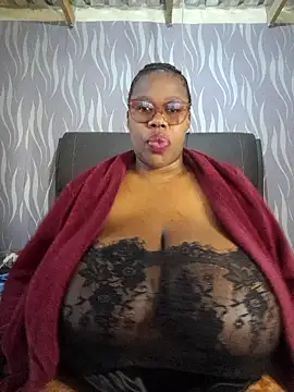 Snapshot of BoobsQueen46K chatting on 27, 5, 2026 BoobsQueen46K online show from 27, 5, 2026