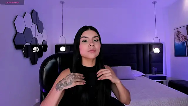 MiaLaurence online show from 30, 5, 2026