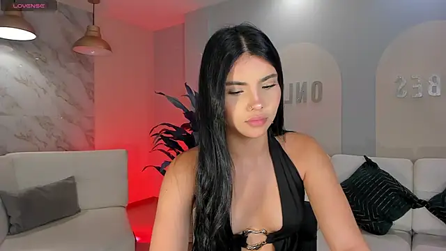 MiaLaurence online show from 23, 5, 2026