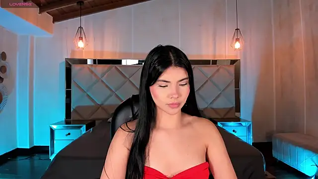 Snapshot of MiaLaurence chatting on 12, 6, 2026 MiaLaurence online show from 12, 6, 2026