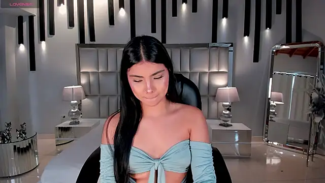 Snapshot of MiaLaurence chatting on 24, 6, 2026 MiaLaurence online show from 24, 6, 2026