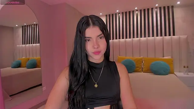 MiaLaurence online show from 14, 12, 2025