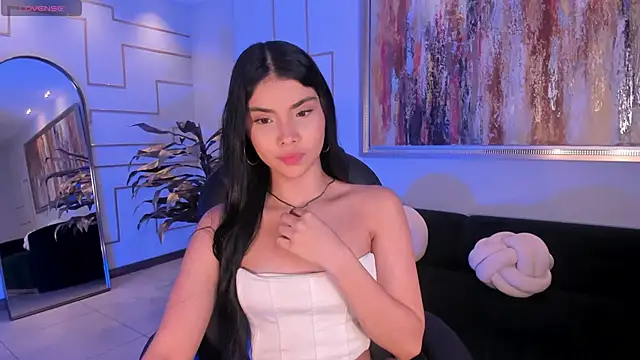 MiaLaurence online show from 16, 12, 2025