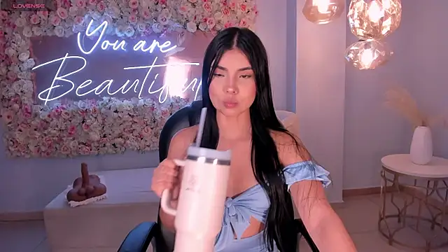 MiaLaurence online show from 24, 3, 2026