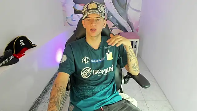 Snapshot of Fran_Boy chatting on 8, 11, 2025 Fran Boy online show from 8, 11, 2025