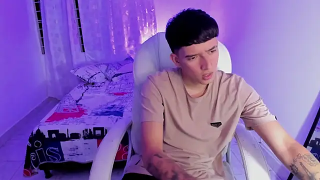 Snapshot of Fran_Boy chatting on 18, 9, 2025 Fran Boy online show from 18, 9, 2025