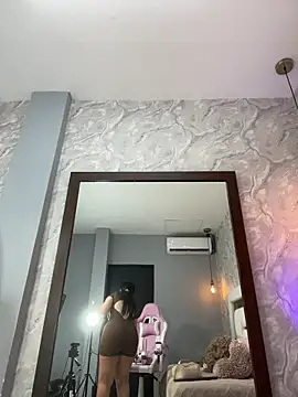 MiaFarkash online show from 25, 3, 2026