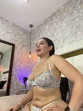 MiaFarkash online show from 17, 4, 2026