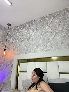 MiaFarkash online show from 13, 5, 2026