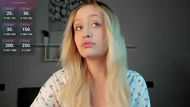 Snapshot of Julliakoill chatting on 14, 11, 2025 Julliakoill online show from 14, 11, 2025