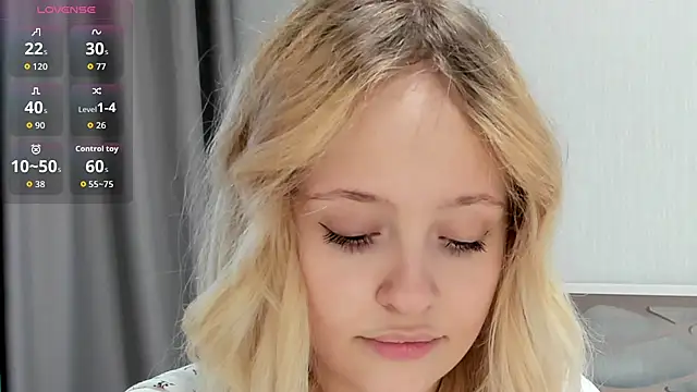 Snapshot of Julliakoill chatting on 11, 10, 2025 Julliakoill online show from 11, 10, 2025