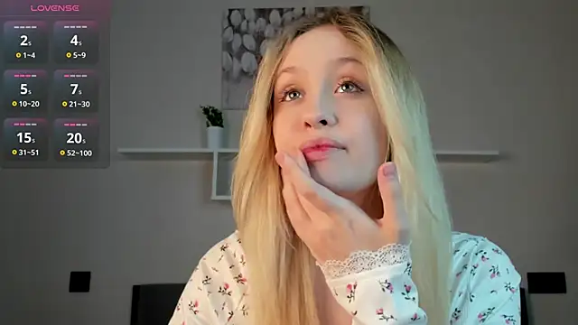 Snapshot of Julliakoill chatting on 15, 11, 2025 Julliakoill online show from 15, 11, 2025