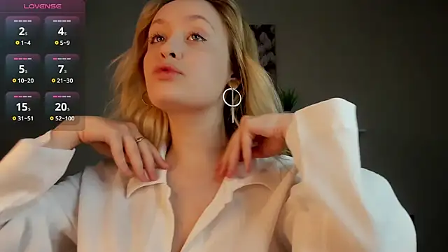 Snapshot of Julliakoill chatting on 23, 11, 2025 Julliakoill online show from 23, 11, 2025