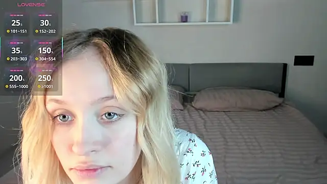 Snapshot of Julliakoill chatting on 25, 10, 2025 Julliakoill online show from 25, 10, 2025