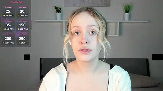 Snapshot of Julliakoill chatting on 29, 10, 2025 Julliakoill online show from 29, 10, 2025