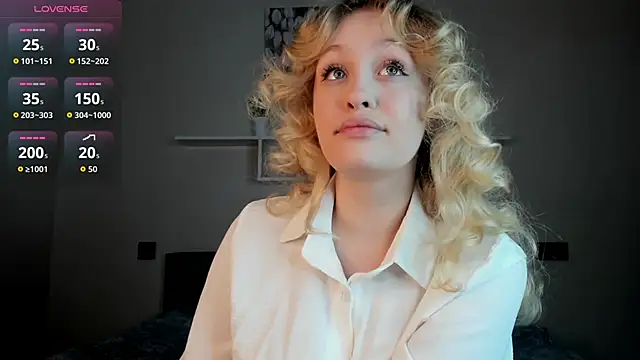 Snapshot of Julliakoill chatting on 25, 11, 2025 Julliakoill online show from 25, 11, 2025