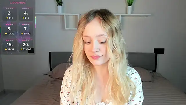 Snapshot of Julliakoill chatting on 27, 10, 2025 Julliakoill online show from 27, 10, 2025