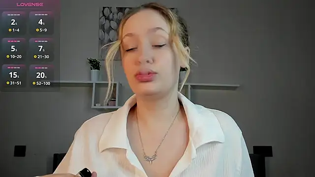 Snapshot of Julliakoill chatting on 20, 11, 2025 Julliakoill online show from 20, 11, 2025