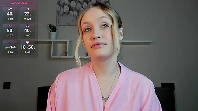 Snapshot of Julliakoill chatting on 16, 11, 2025 Julliakoill online show from 16, 11, 2025