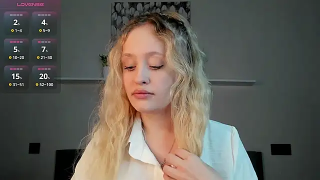 Snapshot of Julliakoill chatting on 19, 11, 2025 Julliakoill online show from 19, 11, 2025