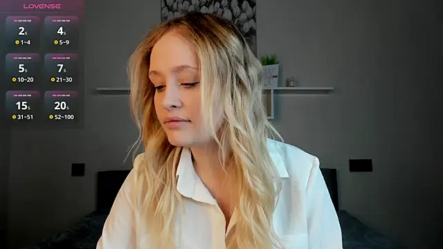 Snapshot of Julliakoill chatting on 5, 12, 2025 Julliakoill online show from 5, 12, 2025