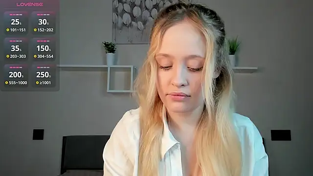 Snapshot of Julliakoill chatting on 7, 11, 2025 Julliakoill online show from 7, 11, 2025