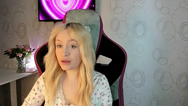 Snapshot of Julliakoill chatting on 13, 2, 2026 Julliakoill online show from 13, 2, 2026