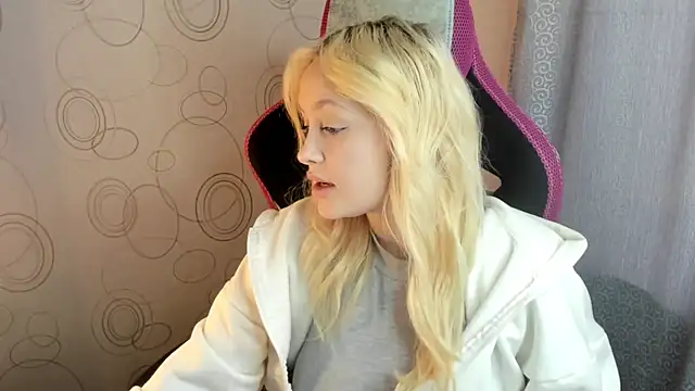 Snapshot of Julliakoill chatting on 7, 2, 2026 Julliakoill online show from 7, 2, 2026