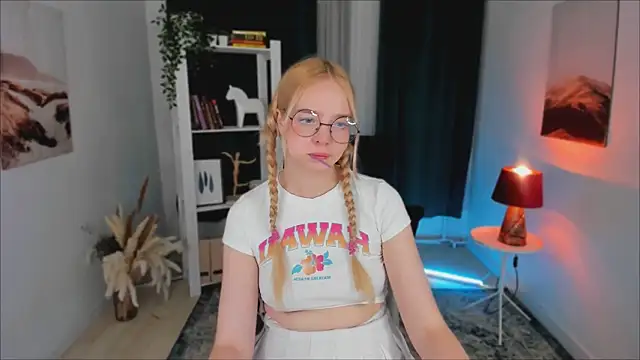 BellaMontgomery online show from 10, 9, 2025