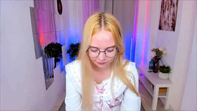 BellaMontgomery online show from 19, 9, 2025