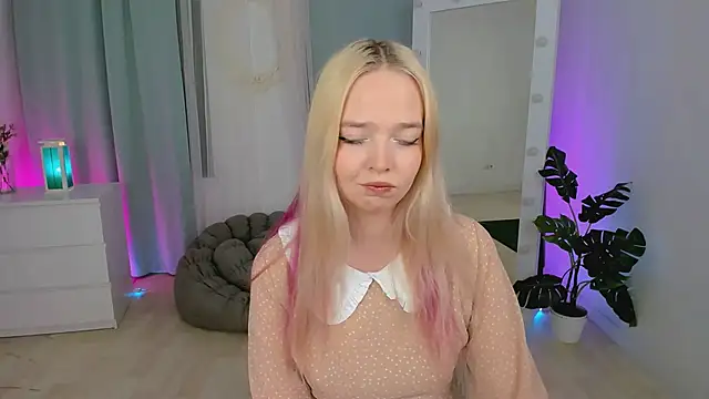 Snapshot of BellaMontgomery chatting on 6, 2, 2026 BellaMontgomery online show from 6, 2, 2026