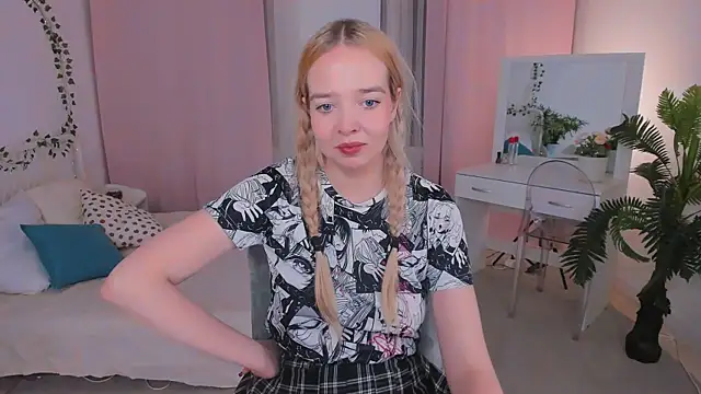 BellaMontgomery online show from 11, 10, 2025