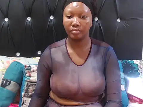 Snapshot of CouplesX96xx chatting on 12, 9, 2025 CouplesX96xx online show from 12, 9, 2025