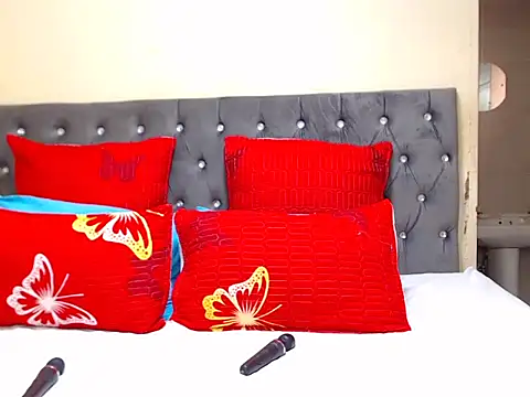 Snapshot of CouplesX96xx chatting on 9, 9, 2025 CouplesX96xx online show from 9, 9, 2025