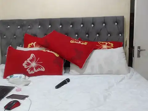 Snapshot of CouplesX96xx chatting on 11, 11, 2025 CouplesX96xx online show from 11, 11, 2025