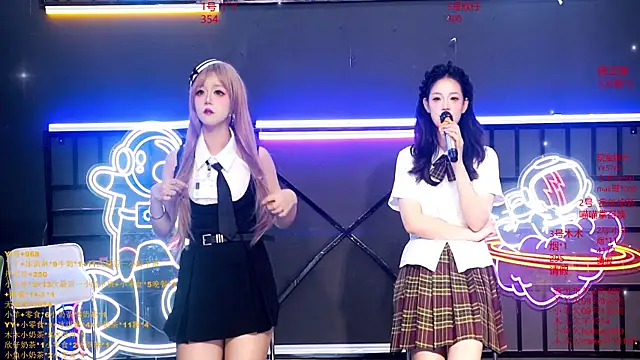 Snapshot of EYgirl222 chatting on 8, 10, 2025 EYgirl222 online show from 8, 10, 2025