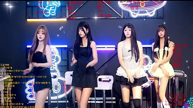 Snapshot of EYgirl222 chatting on 18, 9, 2025 EYgirl222 online show from 18, 9, 2025