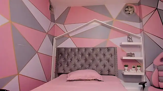 BabyAngel18  online show from 5, 11, 2025