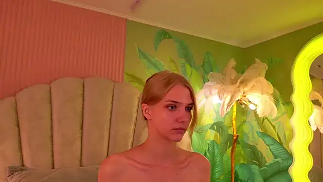 Snapshot of 4example_Chloe chatting on 8, 6, 2026 4example Chloe online show from 8, 6, 2026