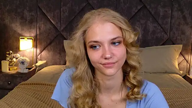 4example Chloe online show from 18, 4, 2026