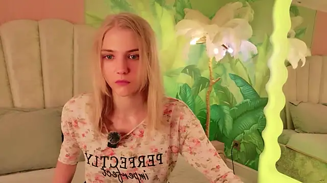 Snapshot of 4example_Chloe chatting on 16, 6, 2026 4example Chloe online show from 16, 6, 2026