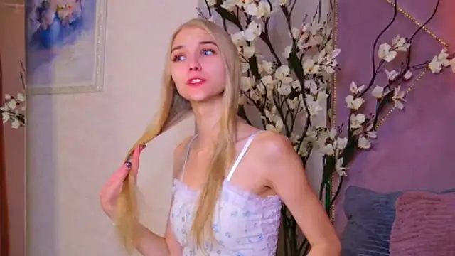 Snapshot of 4example_Chloe chatting on 24, 10, 2025 4example Chloe online show from 24, 10, 2025