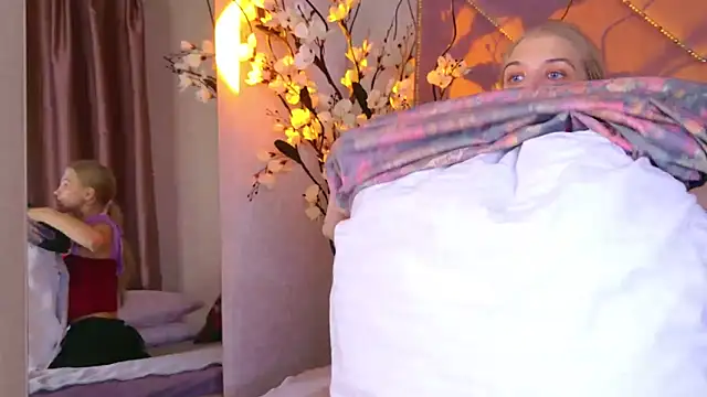 Snapshot of 4example_Chloe chatting on 29, 10, 2025 4example Chloe online show from 29, 10, 2025