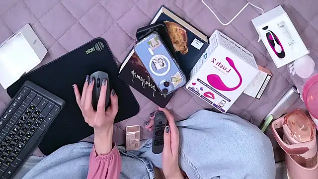 Snapshot of 4example_Chloe chatting on 2, 10, 2025 4example Chloe online show from 2, 10, 2025